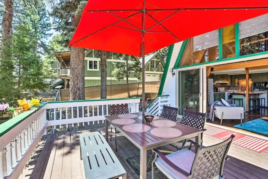 Running Springs A-frame w/ Deck & Mtn Views!