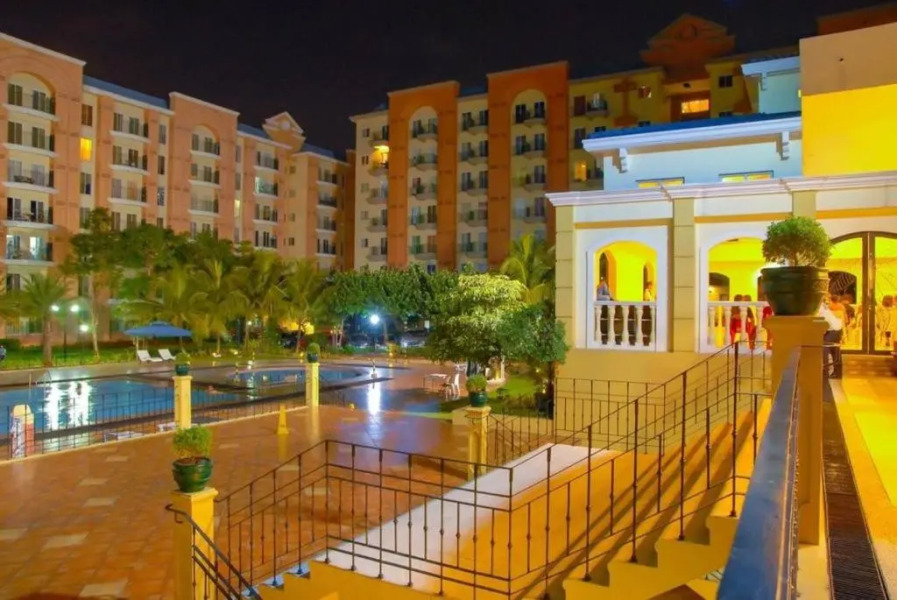 CHATEAU ELYSEE a3 near airport Wifi Kitchen