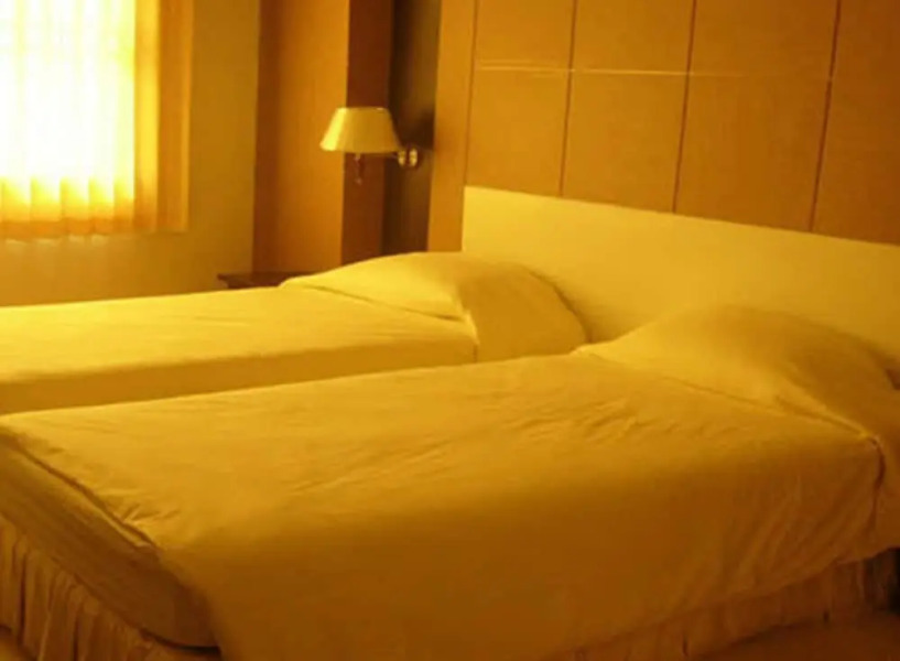 LJ The Emerald Hotel