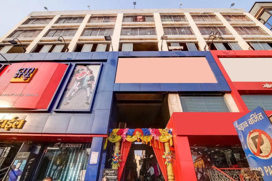 Capital O 67305 Hotel Divira Inn