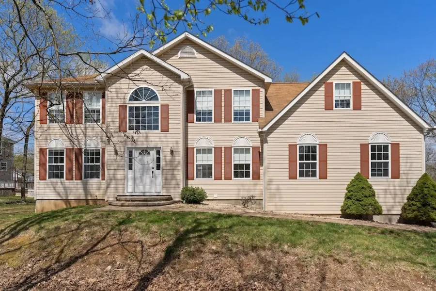 Amazing Vacation House In Poconos~hottub~game Room 6 Bedroom Home