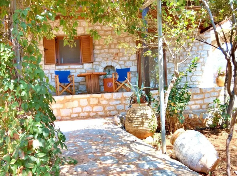 Studio in Gialia, With Wonderful sea View and Enclosed Garden