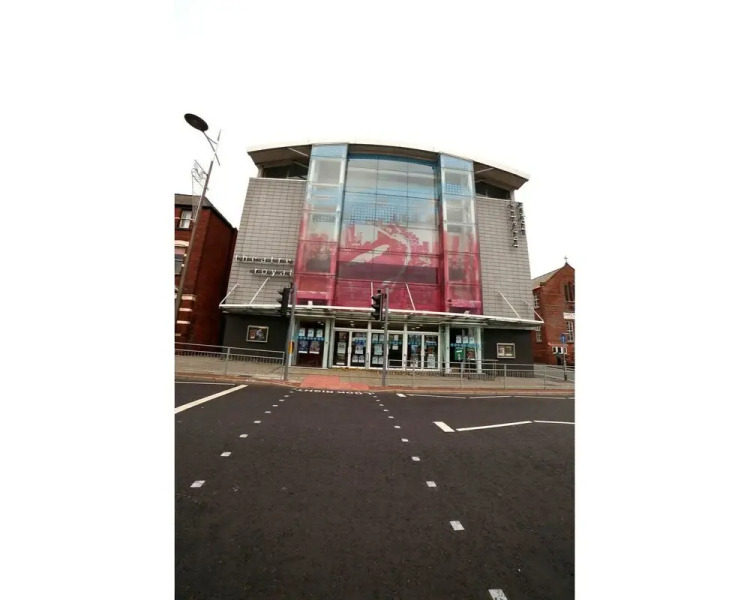 Welcoming Spacious 2-bedroom House in St Helens