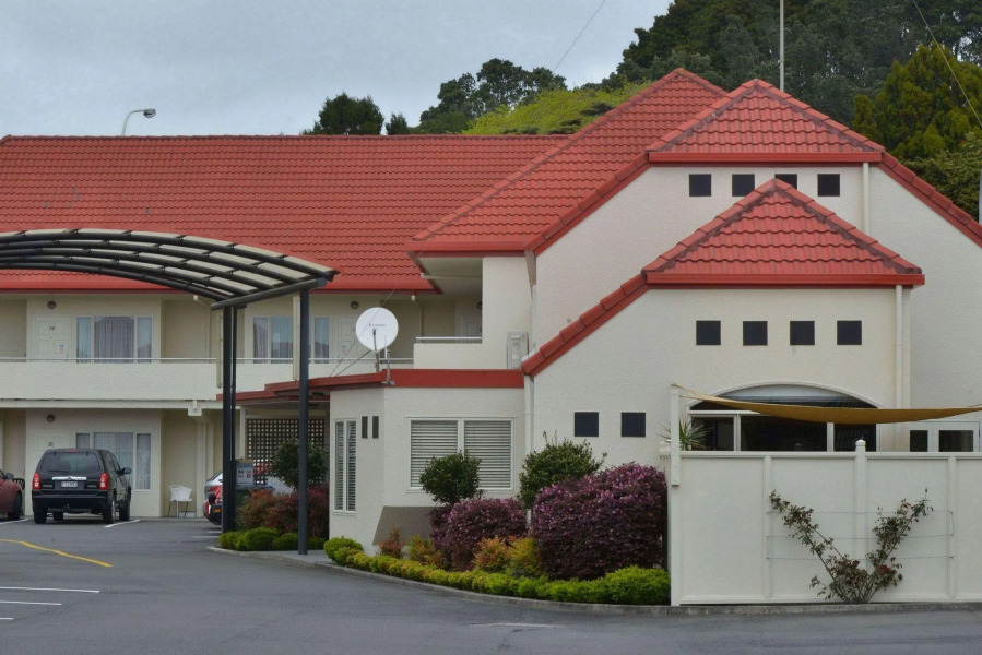 Brougham Heights Motel