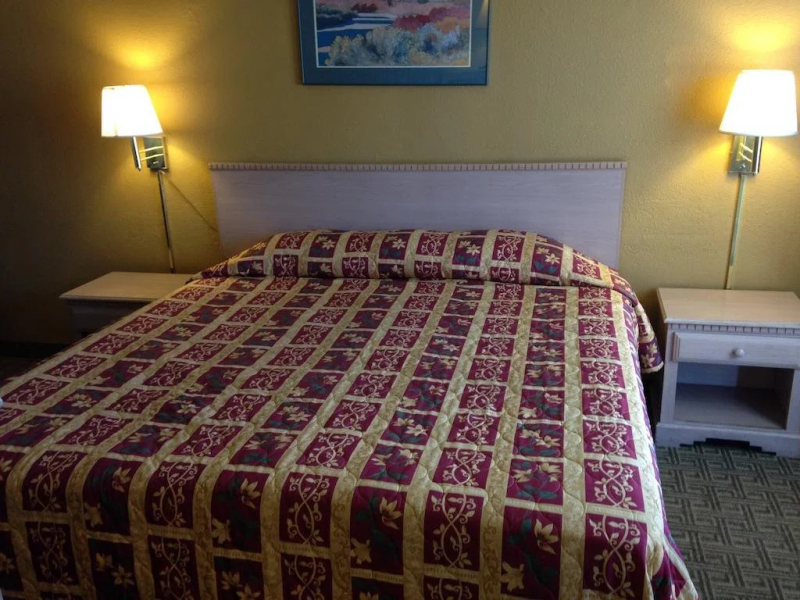 Grizzly Inn Motel