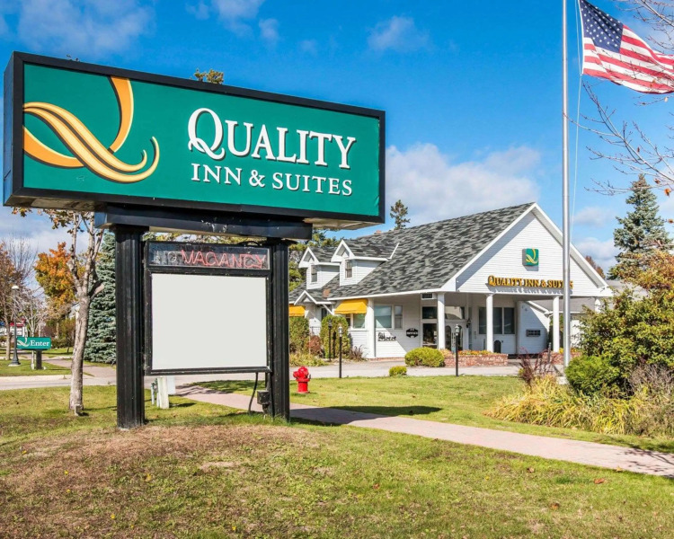 Quality Inn & Suites Mackinaw City Beachfront