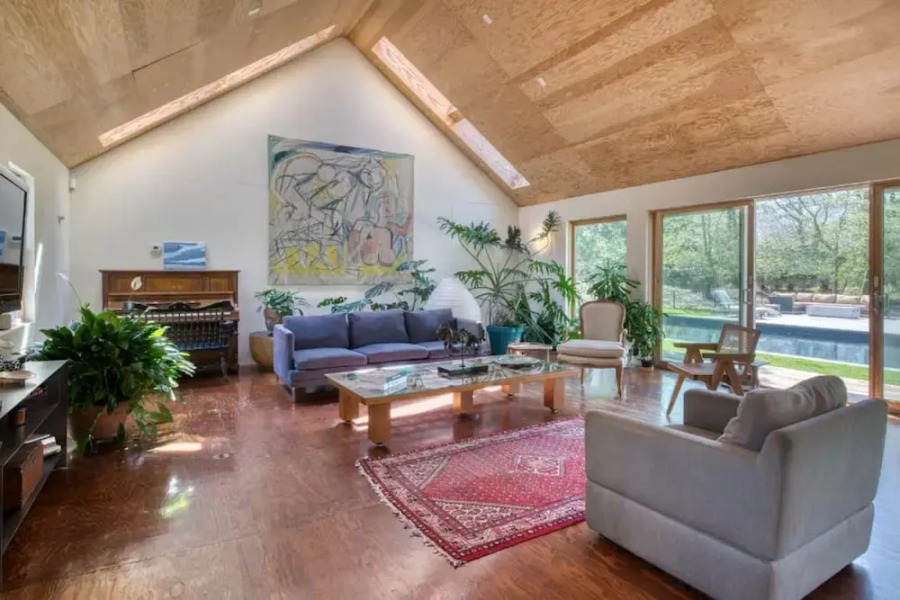 Spacious 5-br 4-bath Pool in East Hamptons