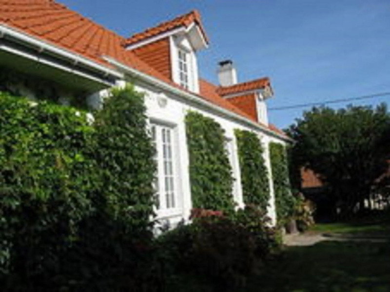 Stunning Holiday Home in Escalles near Sea