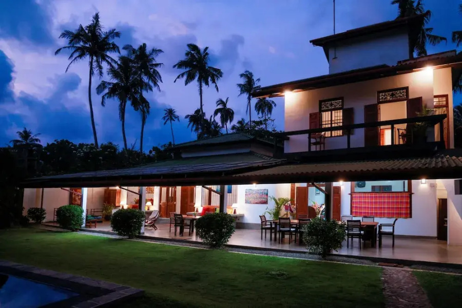 South Point Surf House - Whole Villa 5 Bedrooms (Sleeps 14)