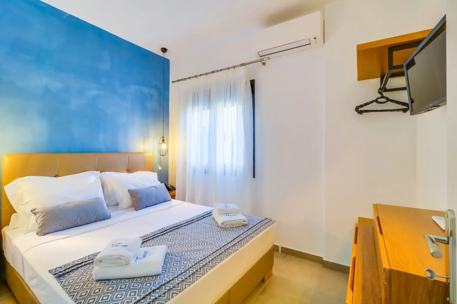 Theros Villas & Suites