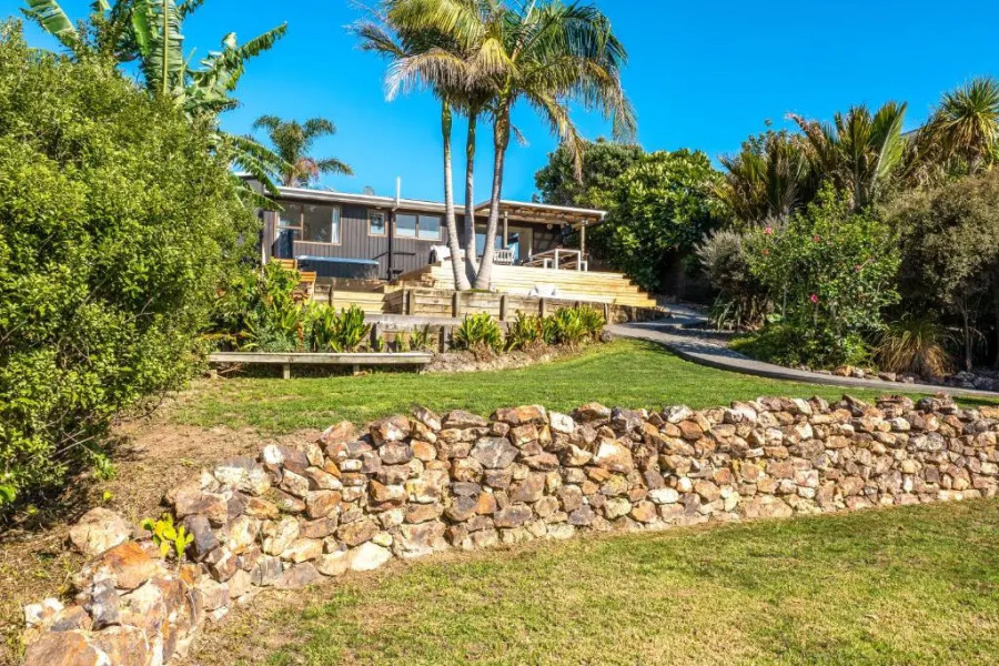 Sol Spa Oasis - Surfdale Holiday Home