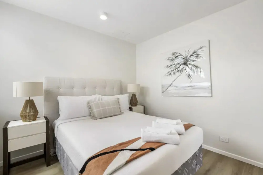 Brand New Retreat  Halfmoon Bay-Netflix