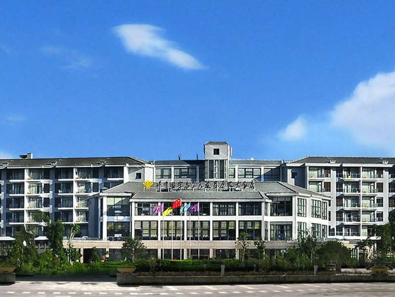 Tengchong International Golf Resort Hotel