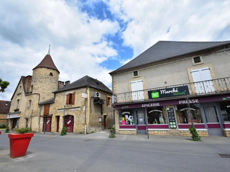 Holiday Home Right on the River Bank With Private Swimming Pool in Saint-julien-de-lampon