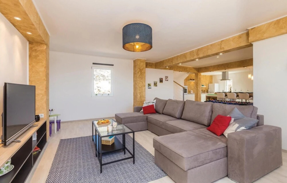 Nice Home in Lukovo with Hot Tub, WiFi & 4 Bedrooms