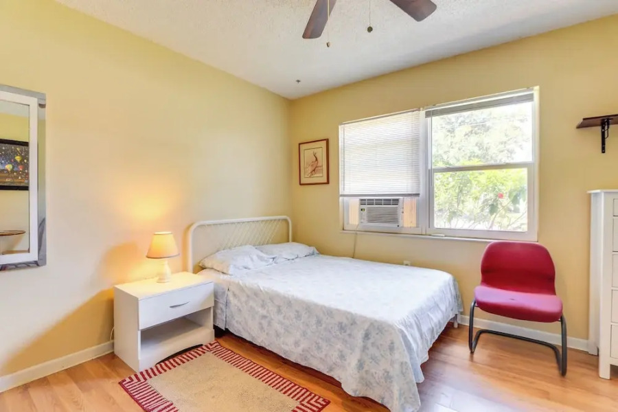 7 Mi to Beach: Pinellas Park Studio w/ Patio