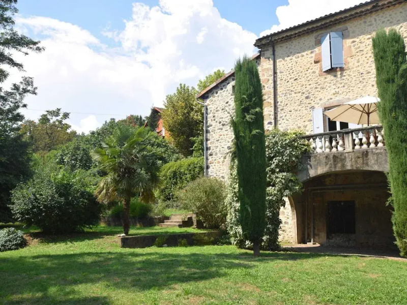 Lovely House With Grass Garden, Shared Swimmingpool, Next to the River Ardeche
