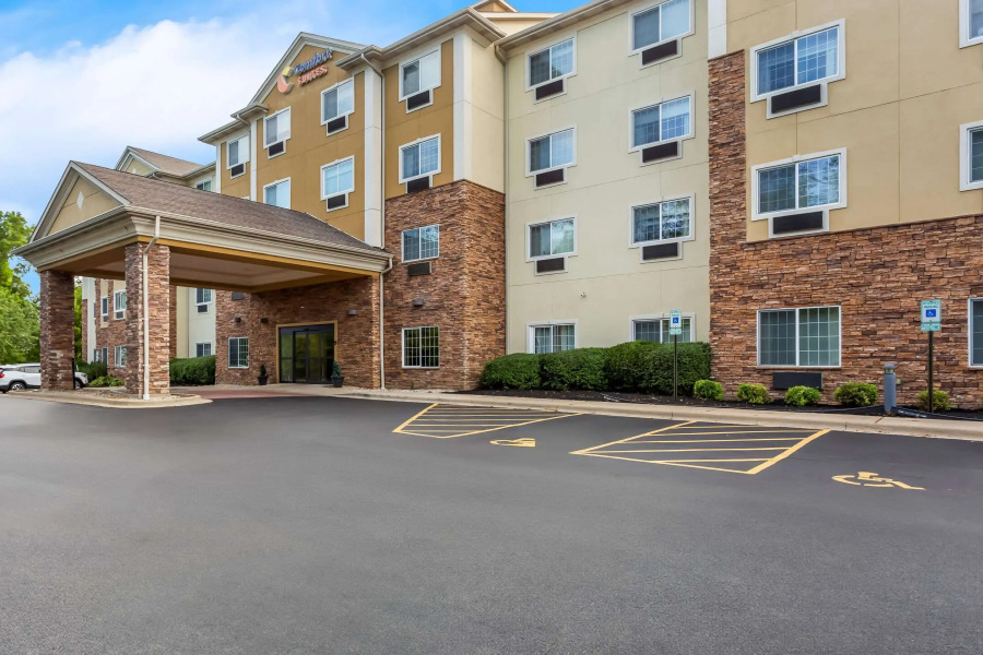 Comfort Suites Grayslake near Libertyville North