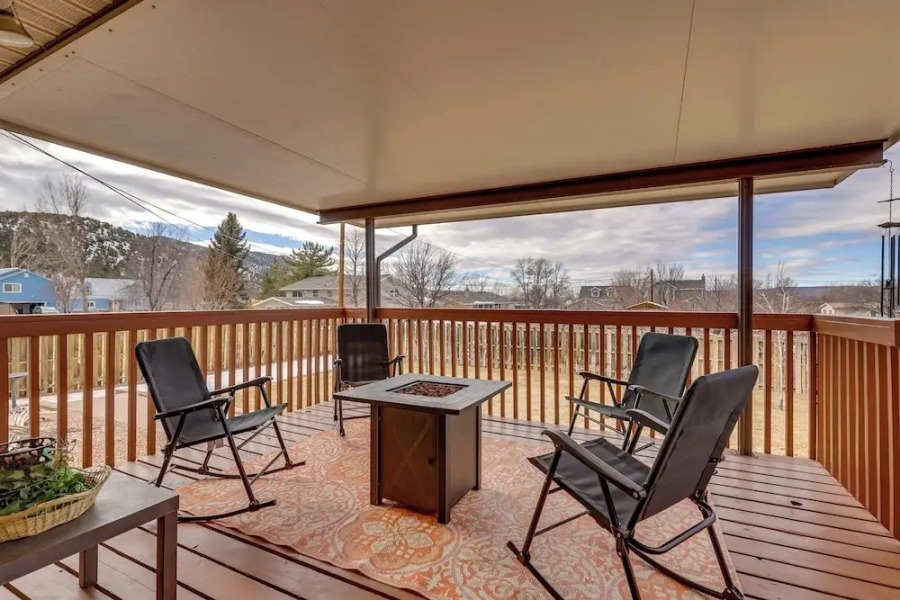 Parowan Escape With 2 Game Rooms, Deck & Yard!