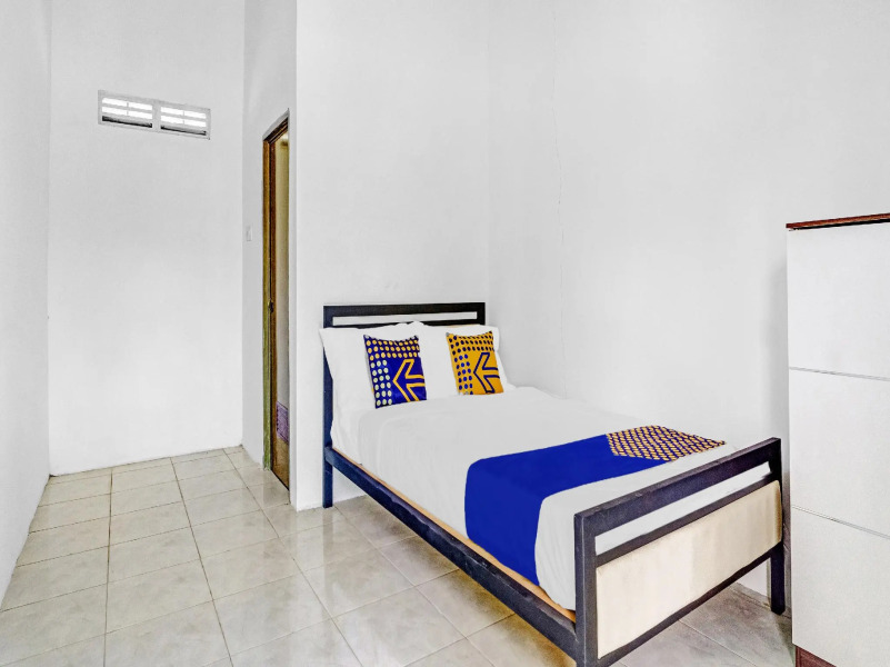 SPOT ON 90742 Kinanthy Homestay Syariah