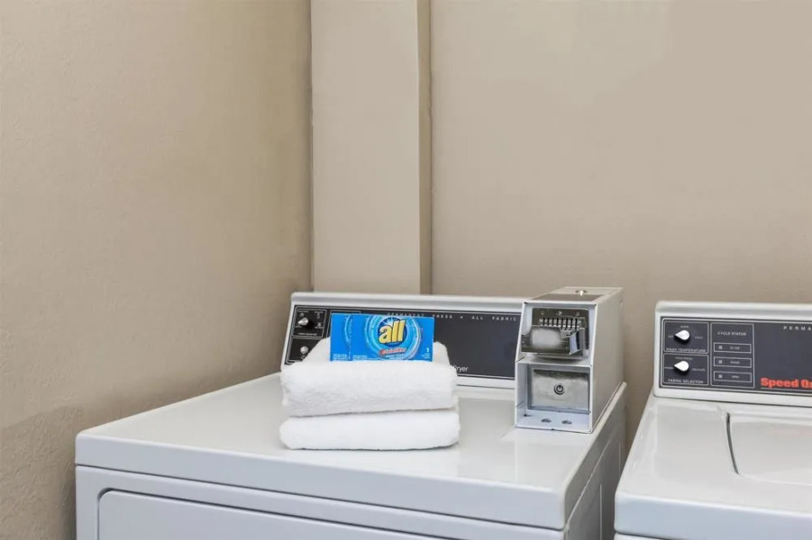 Super 8 Dunbar/Charleston Area