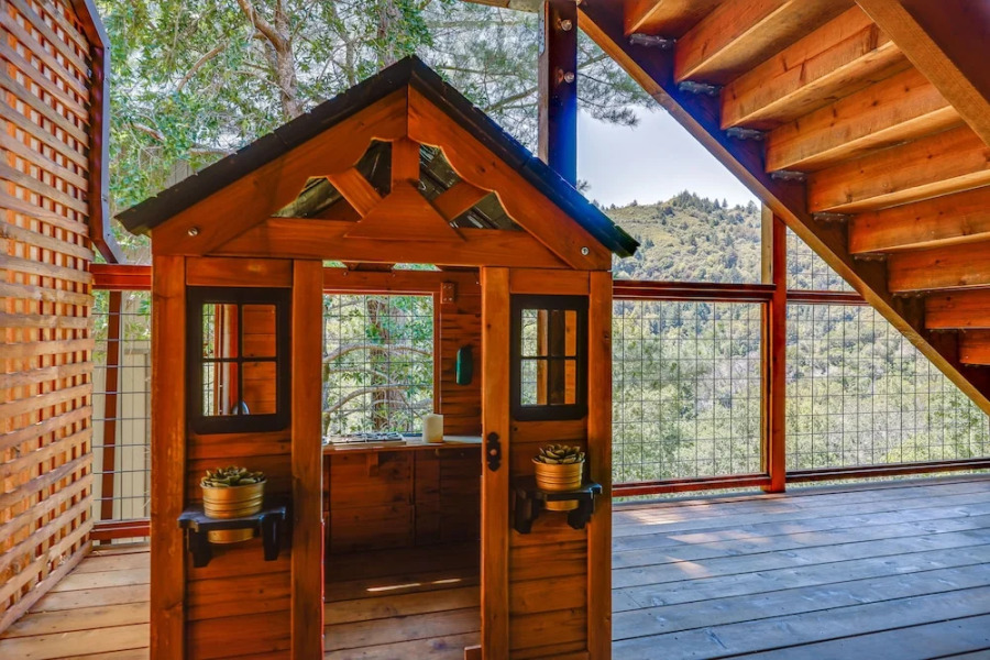 Unique Larkspur Cabin w/ Treetop Mountain Views!