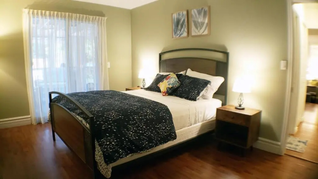 Luxurious Pool Cottage