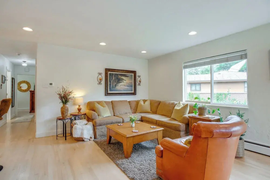 Modern Creekside Home: 9 Mi to Downtown Denver