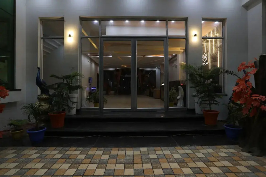 Fabhotel Jb Square Resort