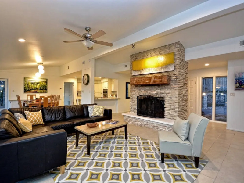 5BR 3 5BA Hill Country Lake Home by RedAwning