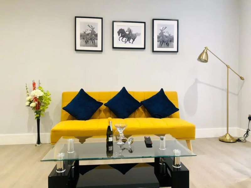 Luxury Central Self Contained Flat by CozyNest