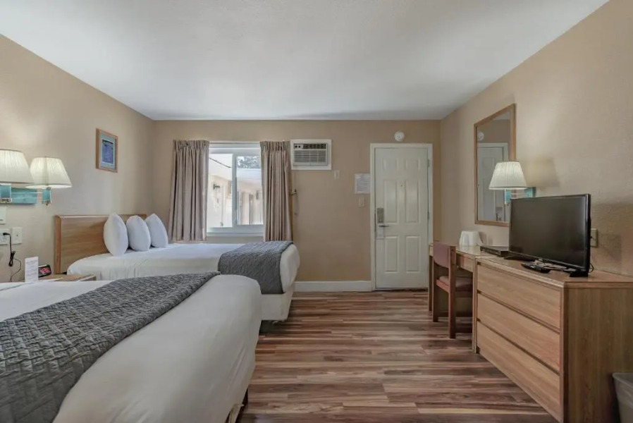 Shasta Pines Motel & Suites