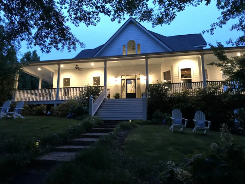 AVA House Bed & Breakfast