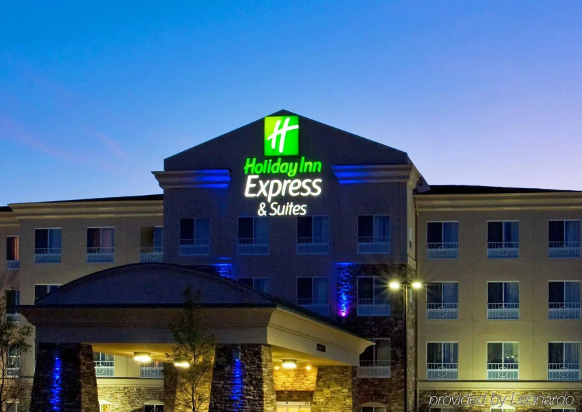 Holiday Inn Express & Suites Waukegan by IHG