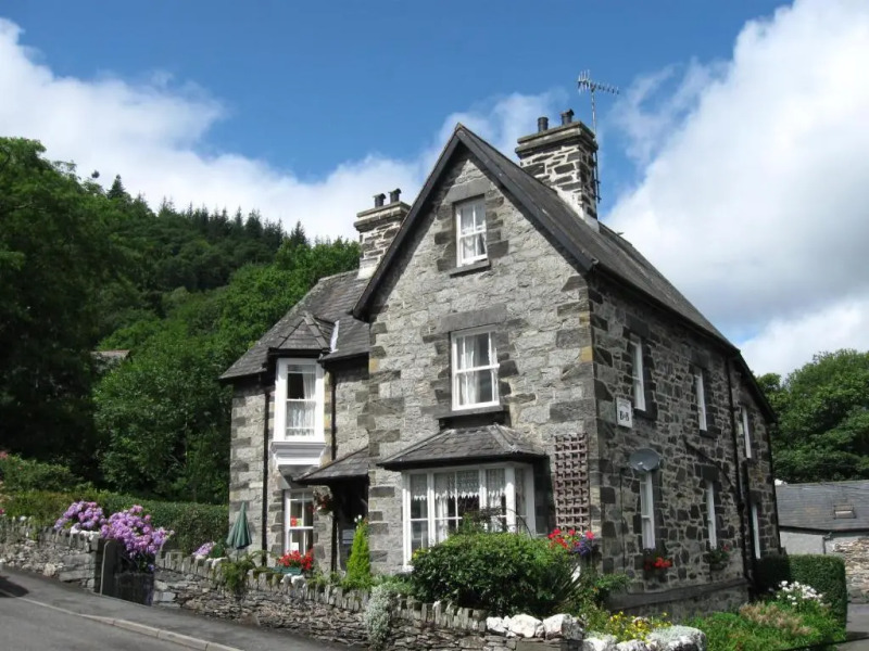 Garth Dderwen Guest House