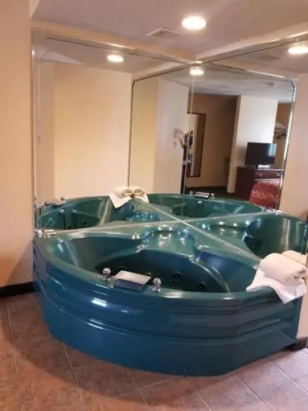 Perry-O Inn & Suites