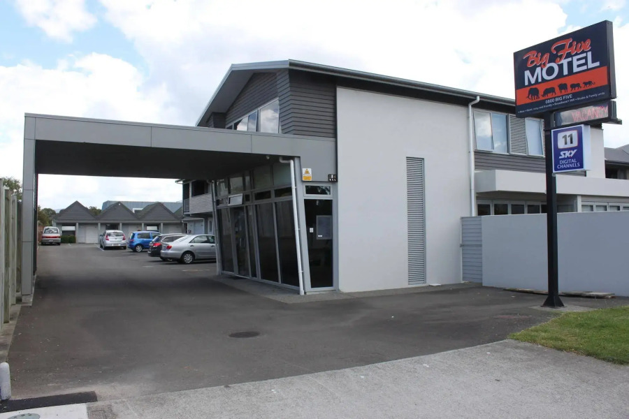 Big Five Motel