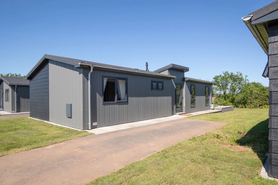 Dewin Bach - Luxury Lodge, Hot Tub, Close to Beach