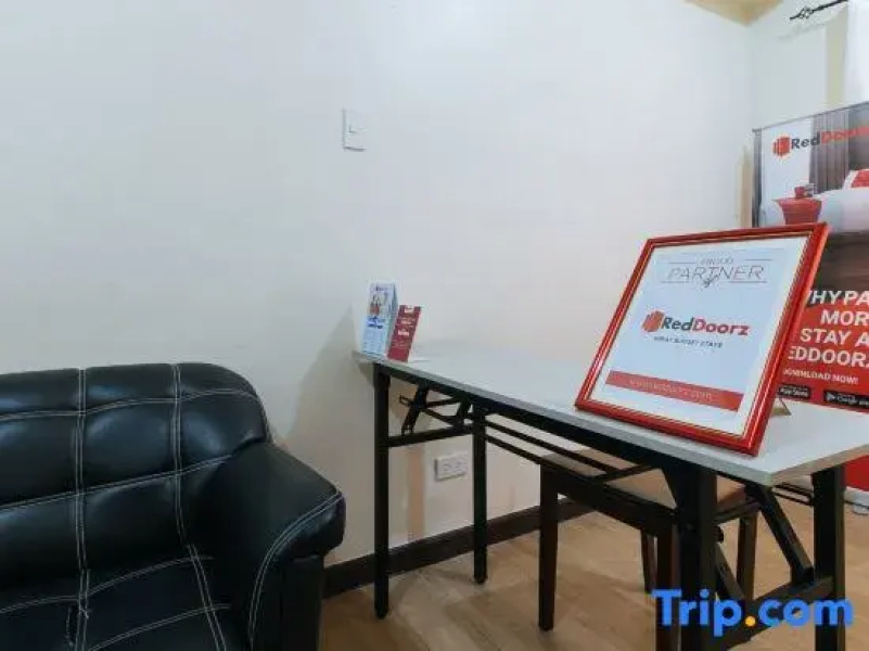 Reddoorz @ D'little Egg Hostel Pangasinan
