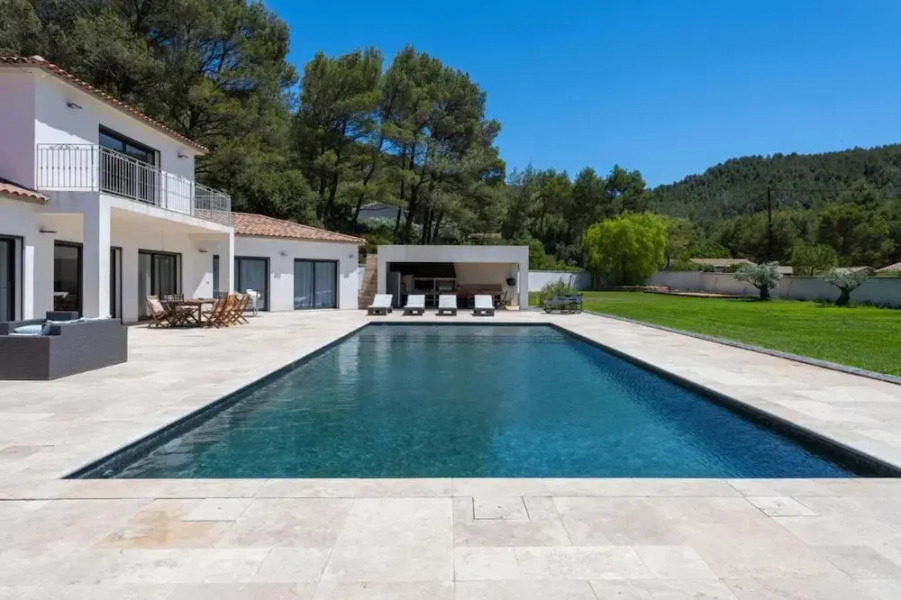 Villa With Heated Swimming Pool spa gym and Cinema