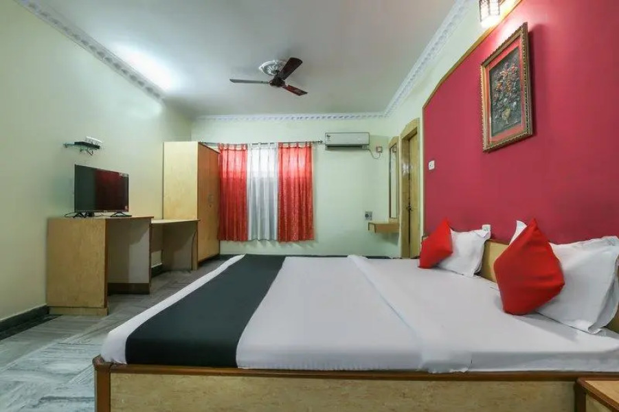 Capital O 65036 Hotel Siddhi Vinayak