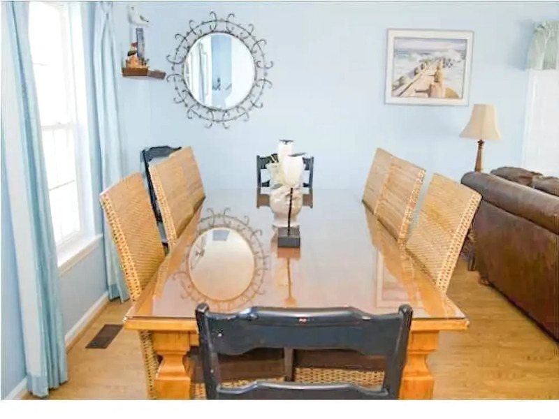 Going Coastal - 5 Br home by RedAwning