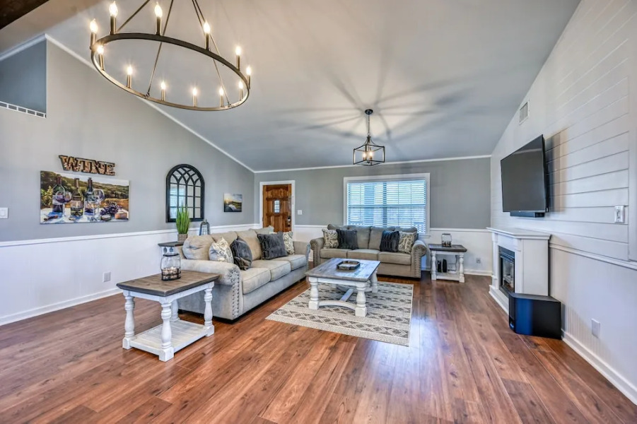 Wow! Exceptional House With Inviting Fire Pit!