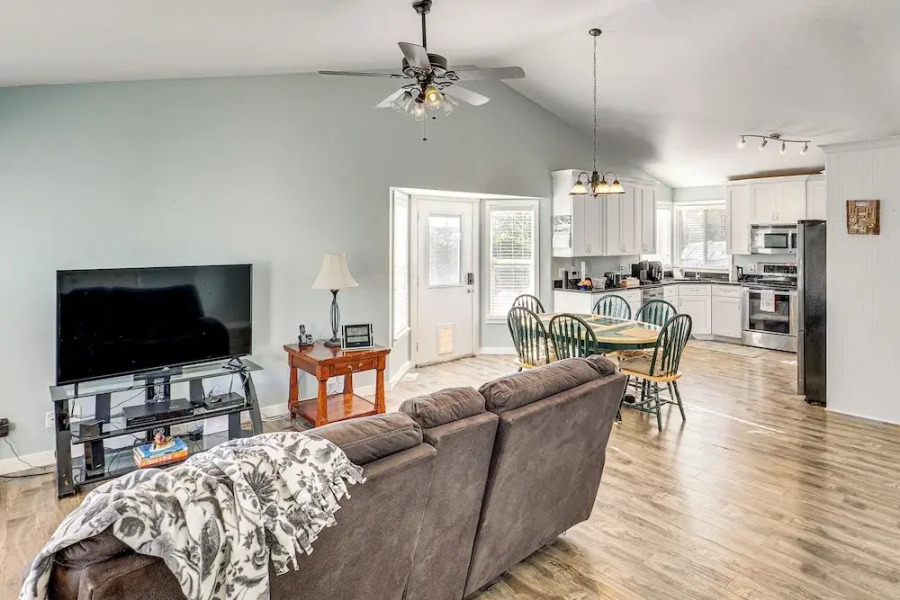 Family Home w/ Fenced Yard Between Provo & Slc!