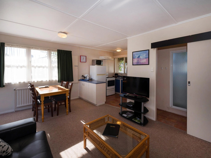MALFROY motor lodge Rotorua - Accommodation and Mineral Pool
