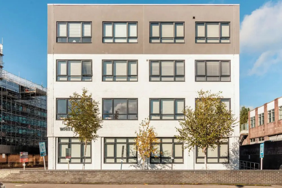 Condo Apartment With Workspace