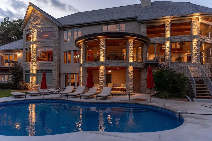 Tuckers Cove 7 Bedroom Home by RedAwning