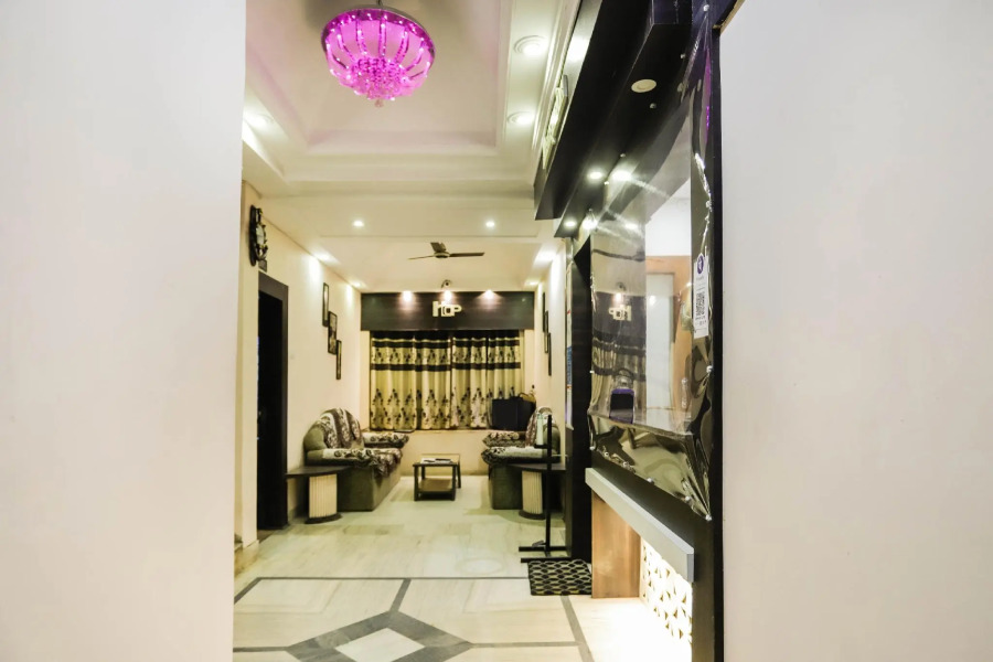 OYO 72185 Hotel Centre Point