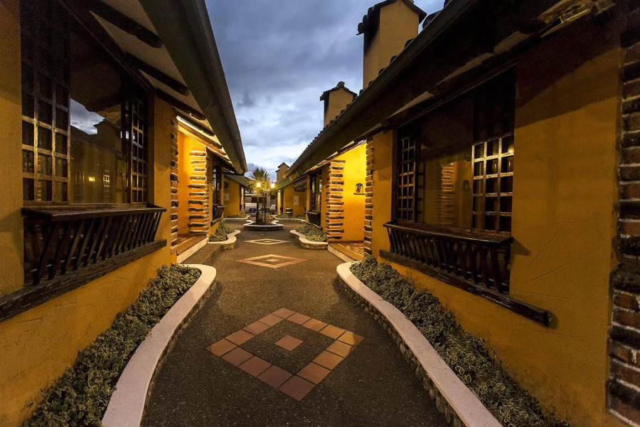 Hotel Rumipamba de las Rosas