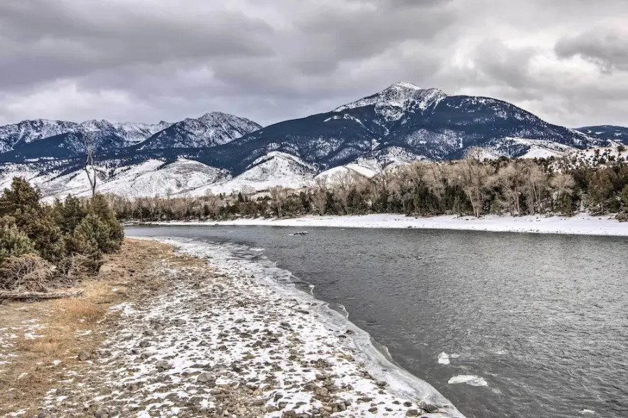 Inviting Townhome: 30 Mi to Yellowstone NP!